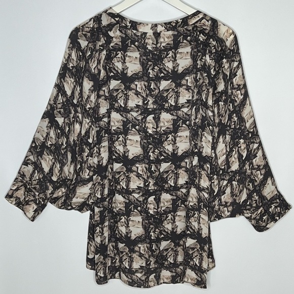 BCBGMAXAZRIA top Silk Tie Keyhole Neck  print relaxed blouson sleeve  medium - Picture 4 of 7